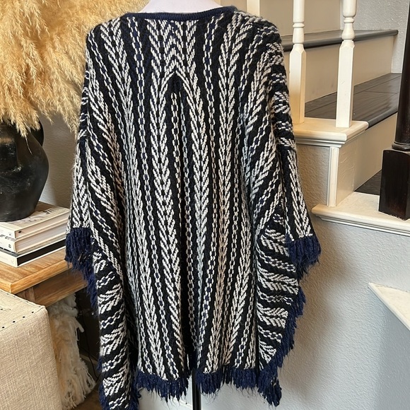 Anthropologie Sleeping On Snow Tajo Jacquard Poncho - Picture 8 of 10